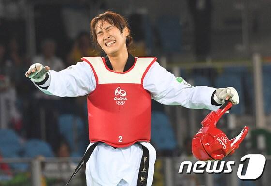 본문 이미지 - 리우 올림픽 금메달리스트인 김소희가 태권도 왕중왕전 우승을 차지했다. /뉴스1 ⓒ News1 이광호 기자