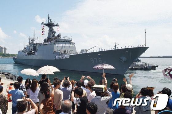 본문 이미지 - 해군 구축함 '문무대왕함' (해군 제공) 2016.8.18/뉴스1 ⓒ News1 추연화 기자