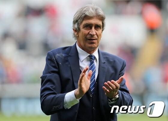 본문 이미지 - 중국 슈퍼리그의 허베이 화샤 싱푸 지휘봉을 잡은 마누엘 페예그리니 감독. ⓒ AFP=News1