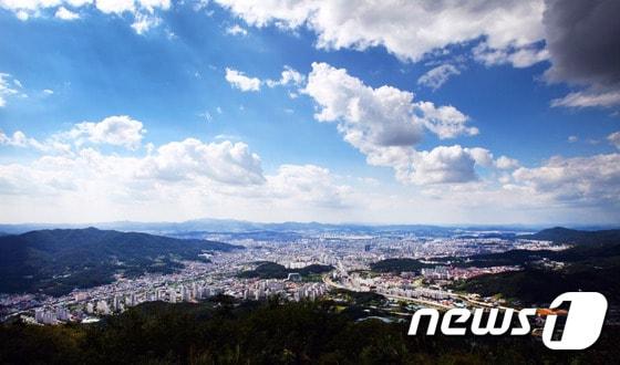본문 이미지 -  대전 식장산에서 바라본 대전시내.&#40;뉴스1DB&#41;2016.8.29/뉴스1