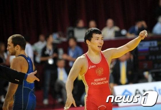 본문 이미지 - 국가적 도핑 파문으로 인해 올림픽 출전이 금지됐던 러시아의 레슬링 선수 빅토르 레베데프가 극적으로 2016 리우 올림픽에 출전한다.ⓒ AFP=News1