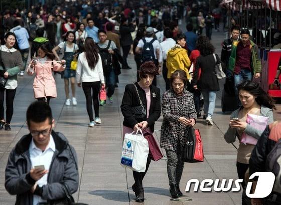 본문 이미지 - 중국 상하이의 한 거리. ⓒ AFP=뉴스1
