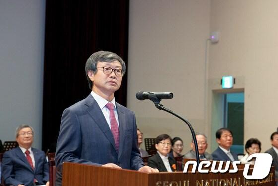 본문 이미지 - 변창구 서울대 영어영문학과 교수가 지난달 31일 정년 교수 퇴임식에서 퇴임사를 하고 있다. (서울대 제공) ⓒ News1