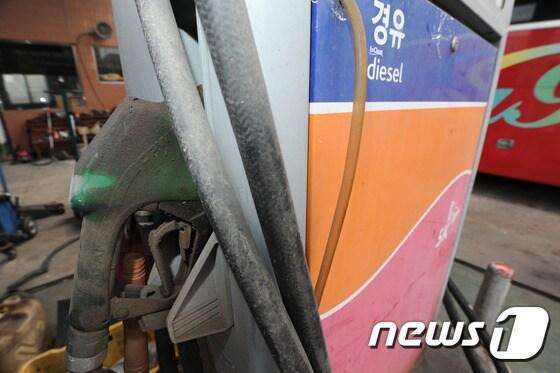 본문 이미지 - 충북의 한 폐업 주유소&#40;사진은 기사와 관련 없음&#41;. 2016.9.21/뉴스1 ⓒ News1 김용빈 기자