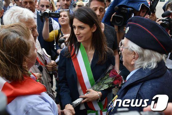 본문 이미지 - 지니아 라지 이탈리아 로마 시장ⓒ AFP=뉴스1