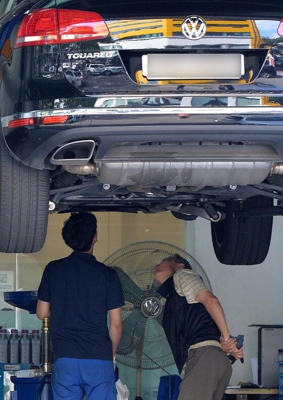 본문 이미지 - 차량 수리 현장 모습. 2016.9.22/뉴스1 ⓒ News1 박지혜 기자