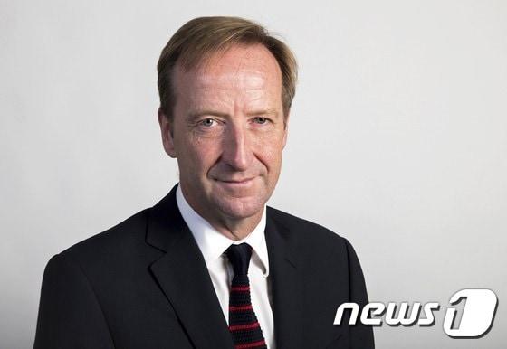 본문 이미지 - 알렉스 영거 영국 대외정보부(MI6) 국장ⓒ AFP=뉴스1