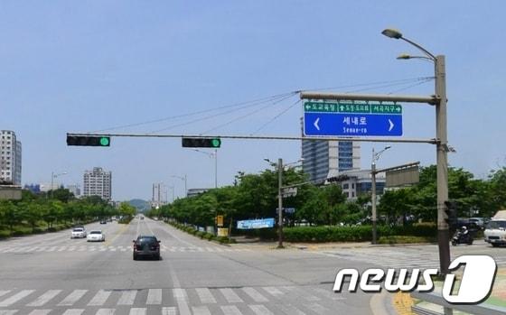 본문 이미지 - 통합형 도로안내표지판/뉴스1 DB