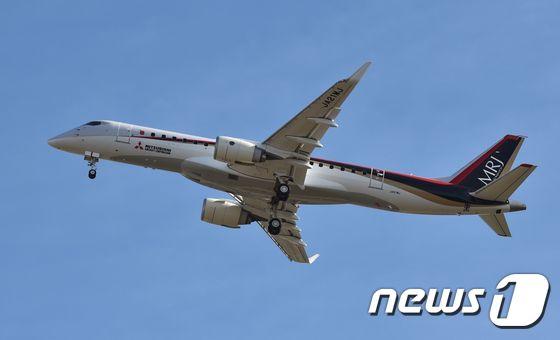 본문 이미지 - 일본이 국내 기술로 개발한 첫 번째 제트여객기 MRJ ⓒ AFP=뉴스1