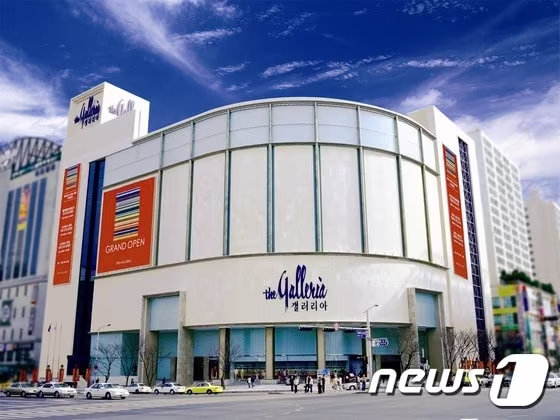 본문 이미지 - (갤러리아백화점 수원점 전경) ⓒ News1