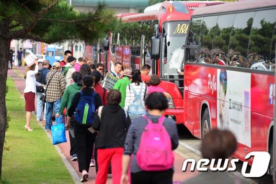본문 이미지 - 한국을 찾은 중국인 관광객들.(뉴스1DB) ⓒ News1