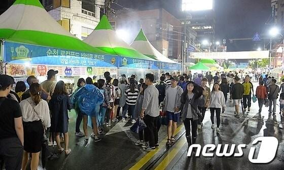 본문 이미지 -  '2016 푸드&아트페스티벌'.(순천시 제공)/뉴스1DB