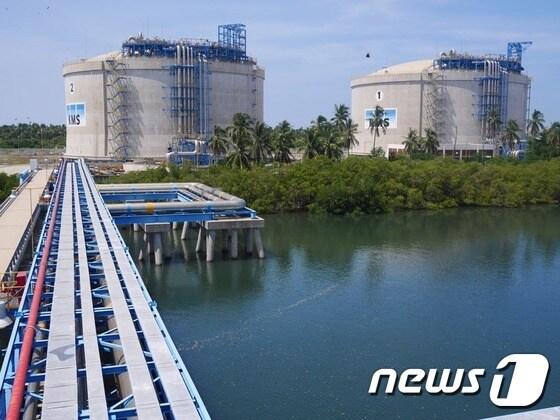본문 이미지 - 만사니요 LNG터미널의 LNG탱크 ⓒ News1