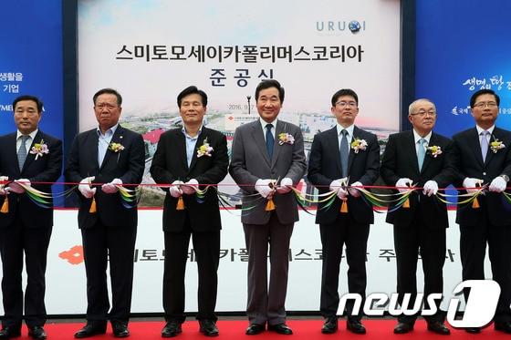 본문 이미지 - 2016년 9월 여수국가산단에서 열린 스미토모세이카의  고흡수성 수지 공장 준공식 모습. /뉴스1 ⓒ News1