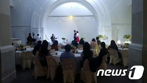 본문 이미지 - 서울시민청 결혼식(서울시 제공) 2017.1.11ⓒ News1