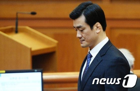 본문 이미지 - 이영선 청와대 행정관이 12일 오전 서울 종로구 재동 헌법재판소 대심판정에서 열린 박근혜 대통령 탄핵심판 사건 4차 변론기일에 증인으로 출석하고 있다. 2017.1.12/뉴스1 ⓒ News1 오대일 기자