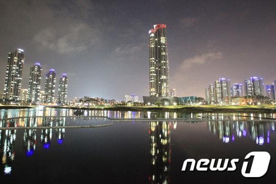 본문 이미지 - 청라국제도시 야경.(사진=인천경제청)ⓒ News1