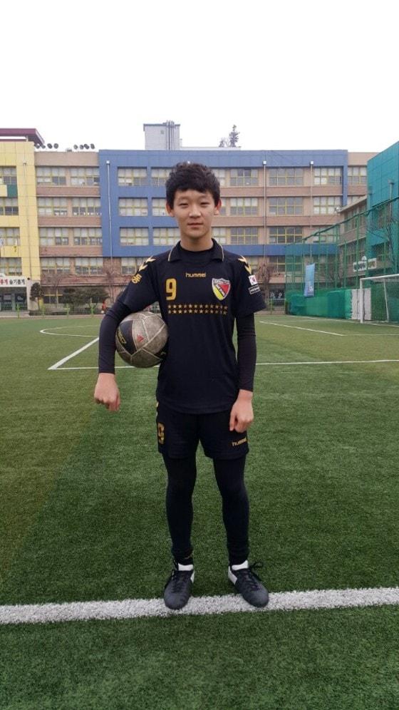 본문 이미지 - 29회 차범근축구상 대상 수상자 대동초 전유상 군. (카카오 제공) ⓒ News1