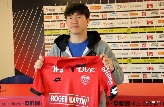 본문 이미지 - 프랑스 리그1의 디종과 3년 6개월 계약한 권창훈(디종 FCO 홈페이지 캡처) ⓒ News1