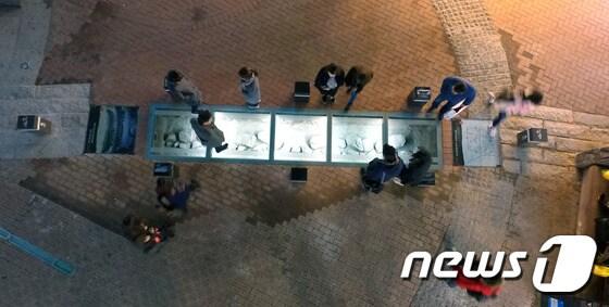 본문 이미지 - 22일 대구 중구는 사라진 대구읍성을 거리박물관으로 시민들에게 공개했다. /사진제공=대구 중구 ⓒ News1