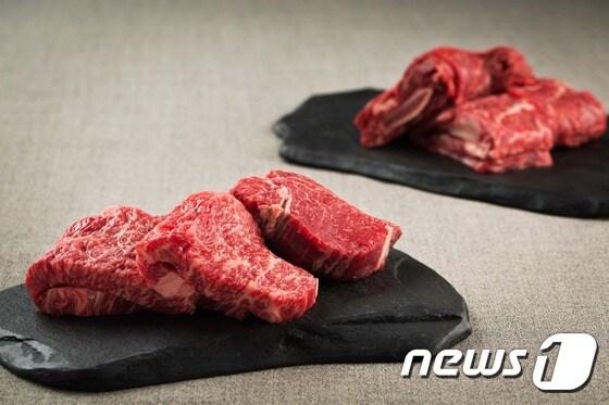 본문 이미지 - 투 플러스 등급의 소고기로 이루어진 그랜드 정육 세트.(이미지제공=그랜드 하얏트 서울 호텔)ⓒ News1