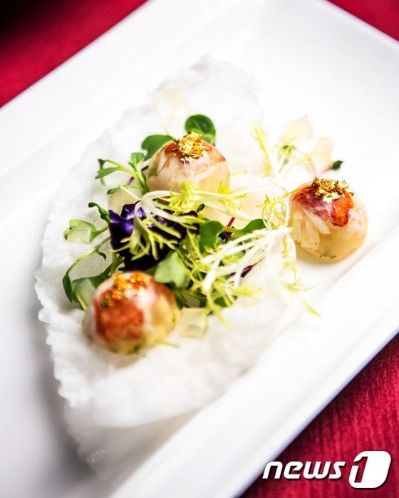 본문 이미지 - ‘설화 스노우 볼 냉채’의 모습.(대명리조트 제공)  ⓒ News1