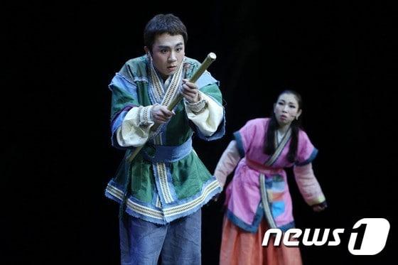 본문 이미지 - 어린이 국악극 '만만파파 용피리' 공연 장면(사진=국립국악원)