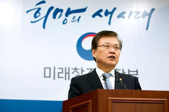 본문 이미지 - 최양희 미래창조과학부 장관 (미래창조과학부 제공) 2017.1.6/뉴스1