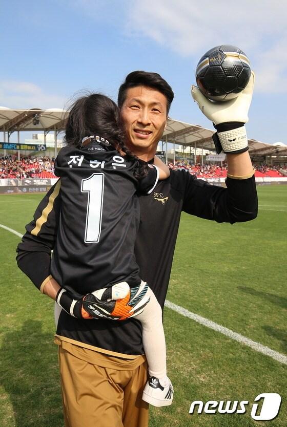 본문 이미지 - 성남FC U-12팀의 U-10 전담 코치로 부임한 전상욱(성남FC 제공) ⓒ News1