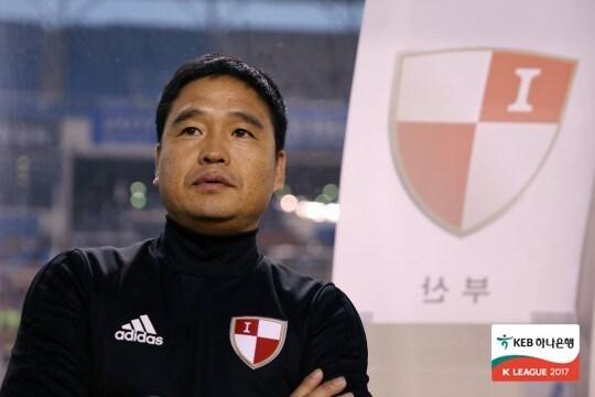 본문 이미지 - 조진호 부산 아이파크 감독이 10일 갑작스럽게 세상을 떠났다. 향년 44세. 너무 빠른 이별이다. (한국프로축구연맹 제공) ⓒ News1
