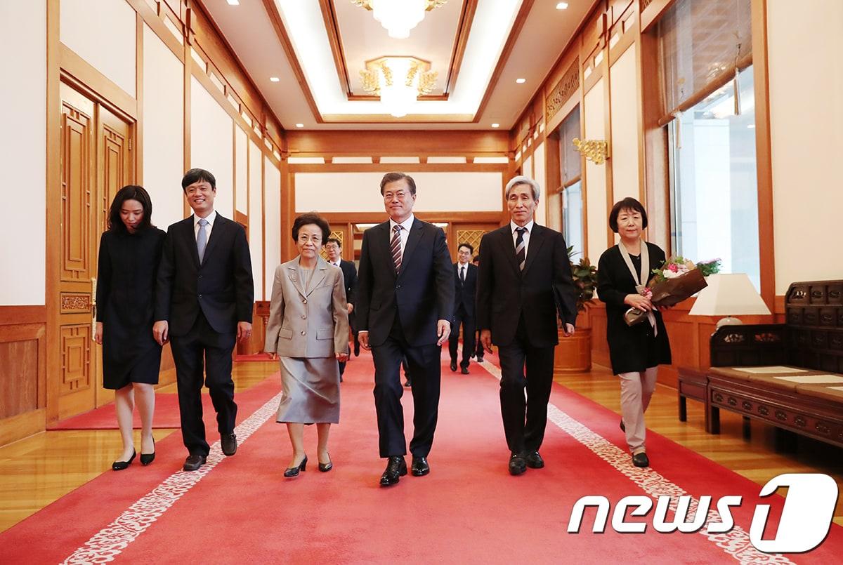 본문 이미지 - (청와대 제공) 2017.10.10/뉴스1 ⓒ News1