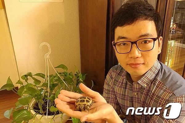본문 이미지 - 이유환 롯데케미칼 대리는 육지거북이를 기른다.(사진 본인 제공)ⓒ News1