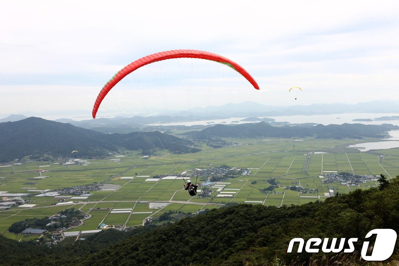 본문 이미지 - 패러글라이딩 ⓒ News1 DB