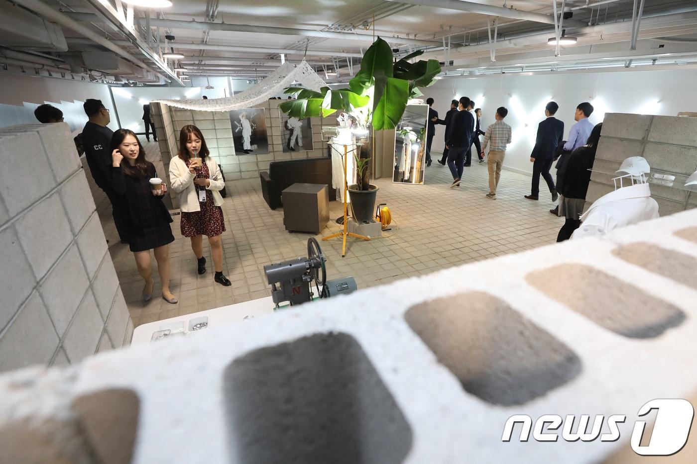 서울 영등포구 여의도 비밀 지하벙커가 일반에 개방 돼 시민들이 내부를 둘러보고 있다. .2017.10.19/뉴스1 ⓒ News1 민경석 기자