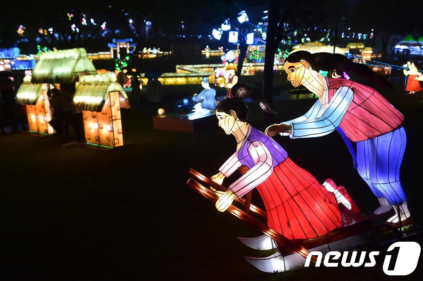 본문 이미지 - 진주남강유등축제. ⓒ News1 이경구 기자