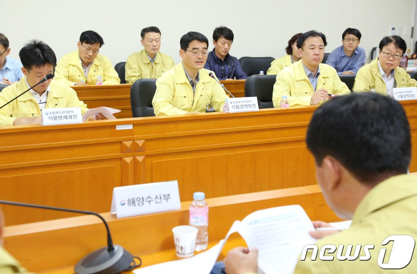 2일 오후 경북 김천시 농림축산 검역본부 국제회의실에서 열린 '독개미류 발견대응 관계부처 대책회의'에서 노수현 농림축산검역본부 식물검역부장이 모두발언을 하고 있다.2017.10.2/뉴스1 ⓒ News1 정우용 기자