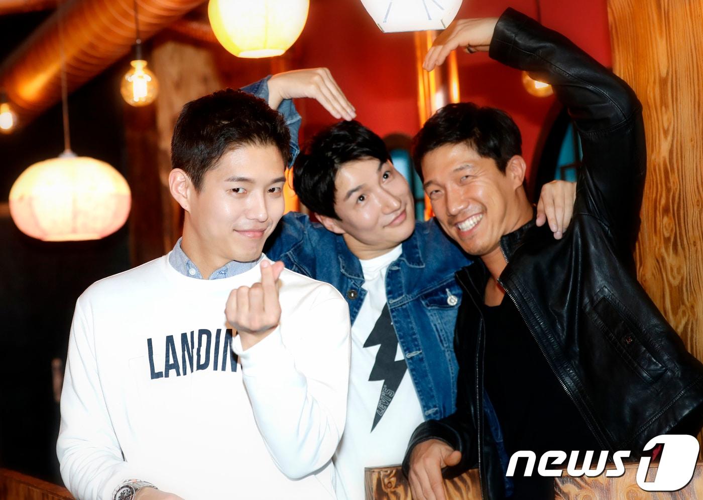 2017.10.24. 종각역 인근 양꼬치집, 영화 '범죄도시' 배우 하준, 허동원, 홍기준(왼쪽부터) 인터뷰. ⓒ News1 권현진 기자