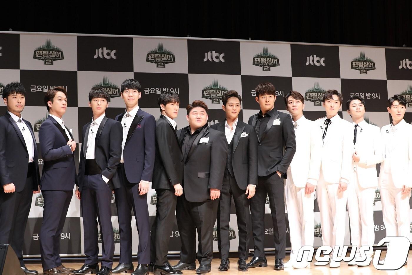 '팬텀싱어2' 출연진들이 26일 오전 서울 상암 JTBC 사옥에서 진행된 '팬텀싱어' 출연진 간담회에 참석해 포즈를 취하고 있다. 2017.10.26 / 뉴스1 ⓒ News1 강고은 에디터