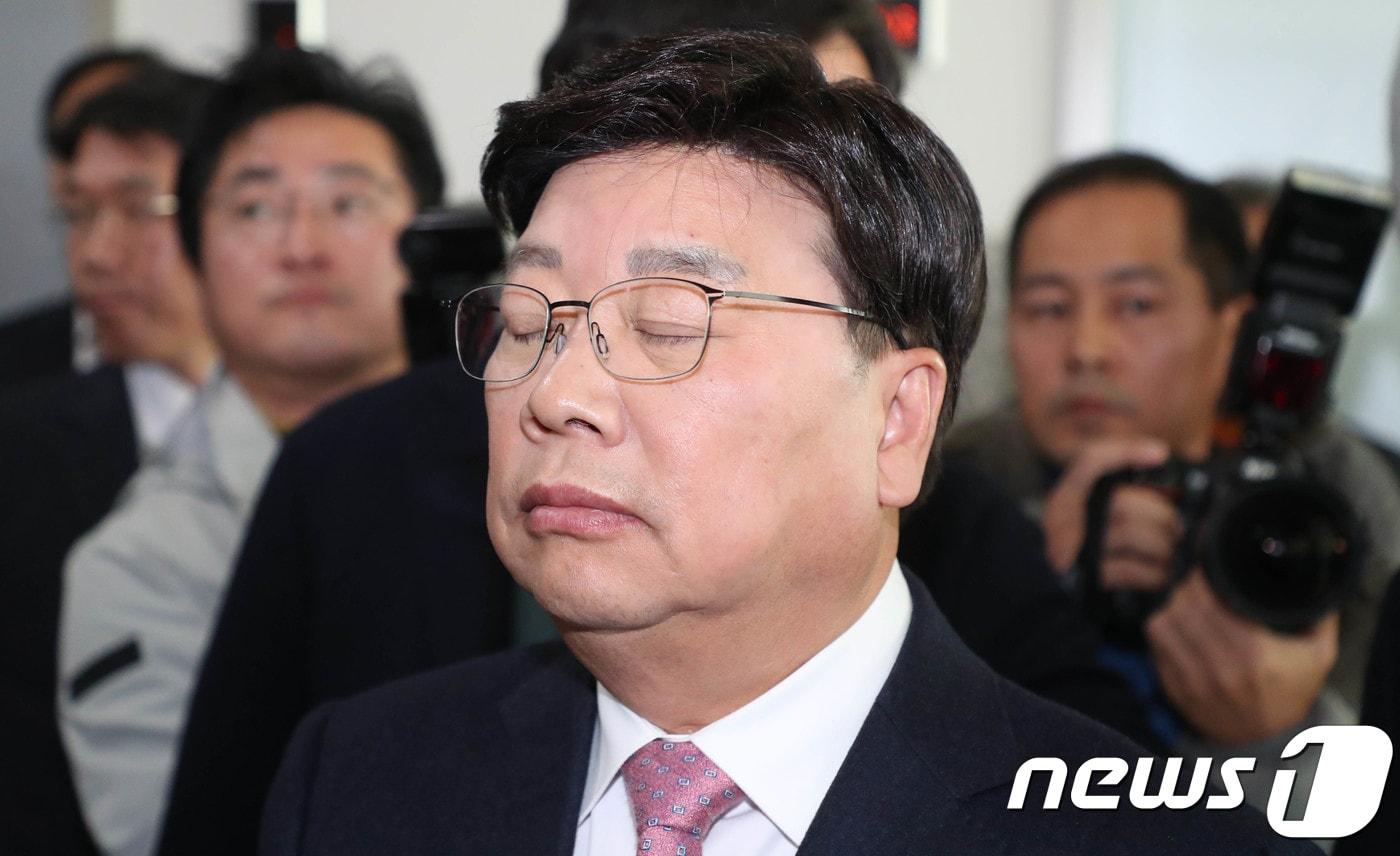 본문 이미지 - 2017년 11월 정치자금법 위반 혐의로 징역형이 확정되며 대전시장직을 상실하고 피선거권을 10년간 박탈당했던 권선택 전 시장. 그에 대한 특별사면이 28일 단행된 윤석열 정부 들어 첫 신년 특사에서도 불발됐다. ⓒNews1 DB