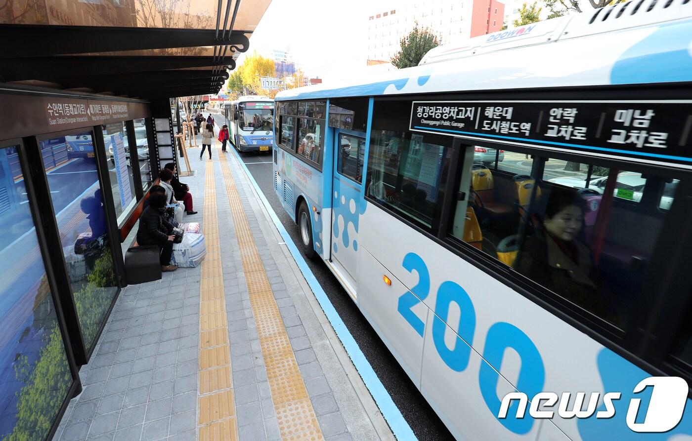 본문 이미지 - 부산 시내버스.ⓒ News1 여주연 기자