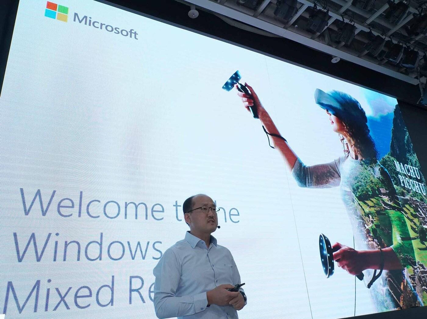 본문 이미지 - 장홍국 한국마이크로소프트 전무는 15일 마이크로소프트의 MR 전략과 디바이스 및 생태계를 공개하는 기자 간담회에서 &#34;마이크로소프트는 삼성전자를 비롯한 다양한 OEM 파트너사 및 개발자와 윈도 MR 플랫폼의 대중화를 가능하게 하는 생태계 조성을 위한 최선의 노력을 다할 것&#34;이라고 말했다. ⓒ News1