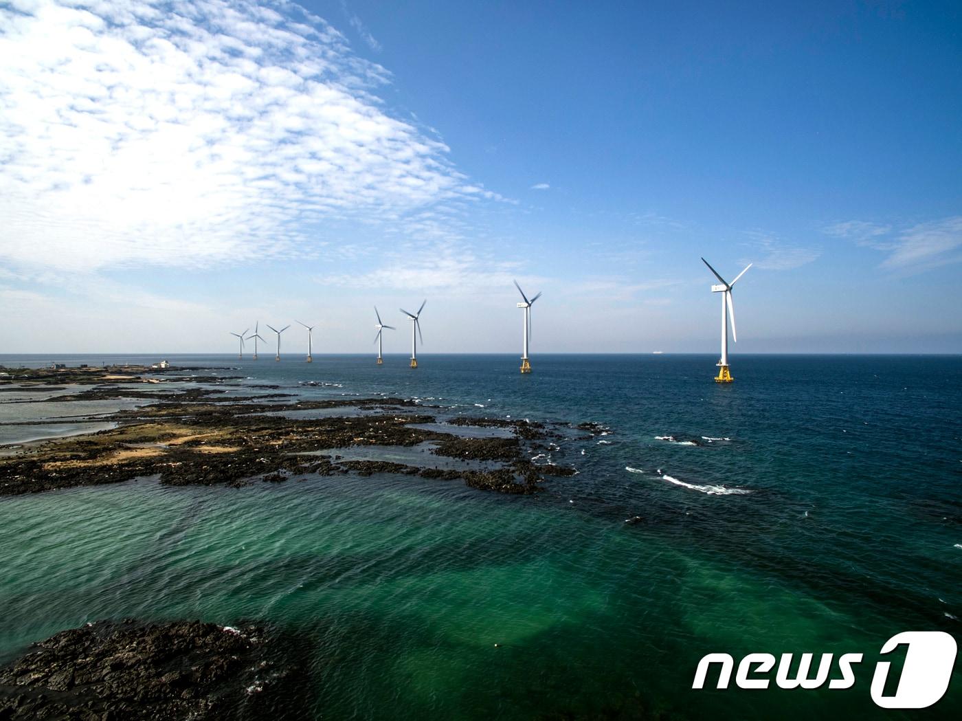 본문 이미지 -  제주시 한경면 두모리 탐라해상풍력발전 전경. &#40;한국남동발전 제공&#41;2017.11.17/뉴스1