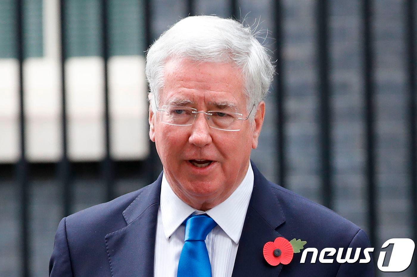 본문 이미지 - 사임한 마이클 팰런 영국 국방장관. ⓒ AFP=뉴스1