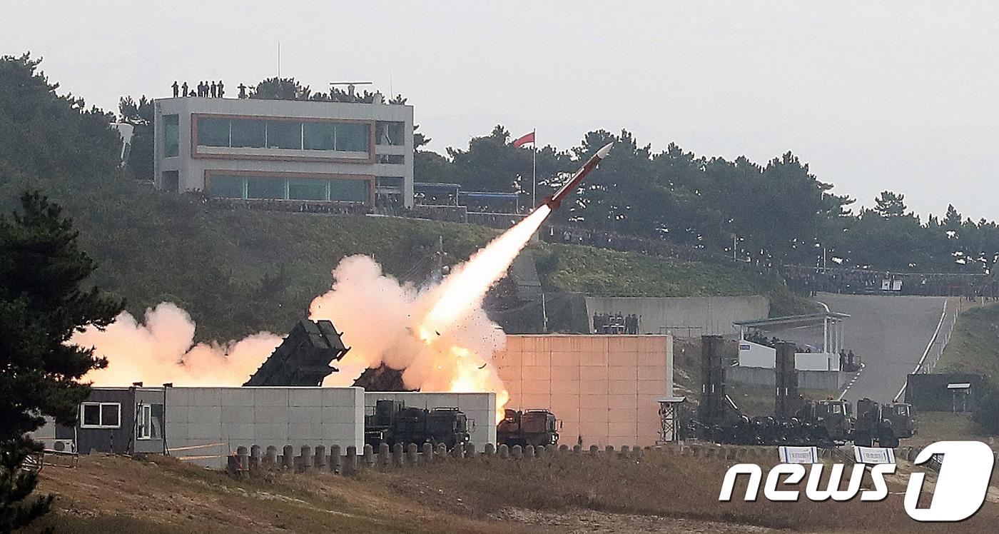 본문 이미지 - 충남 대천사격장에서 패트리어트(PAC-2)미사일이 발사되고 있다.2017.11.2/뉴스1 ⓒ News1 주기철 기자