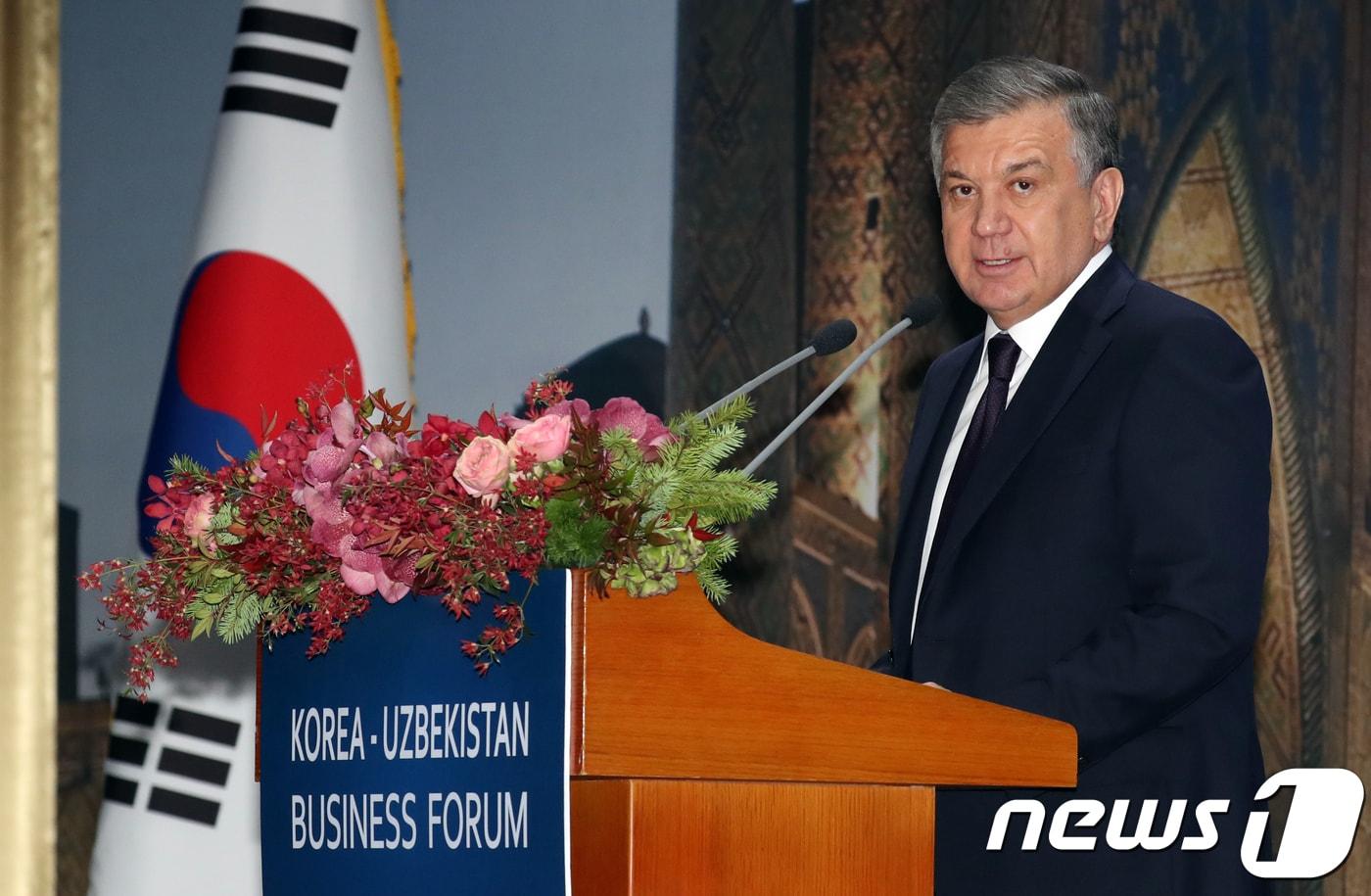 샤브카트 미르지요예프 우즈베키스탄 대통령이 23일 서울 장충동 신라호텔에서 열린 한-우즈벡 비즈니스 포럼에서 기조연설을 하고 있다.2017.11.23/뉴스1 ⓒ News1 김명섭 기자