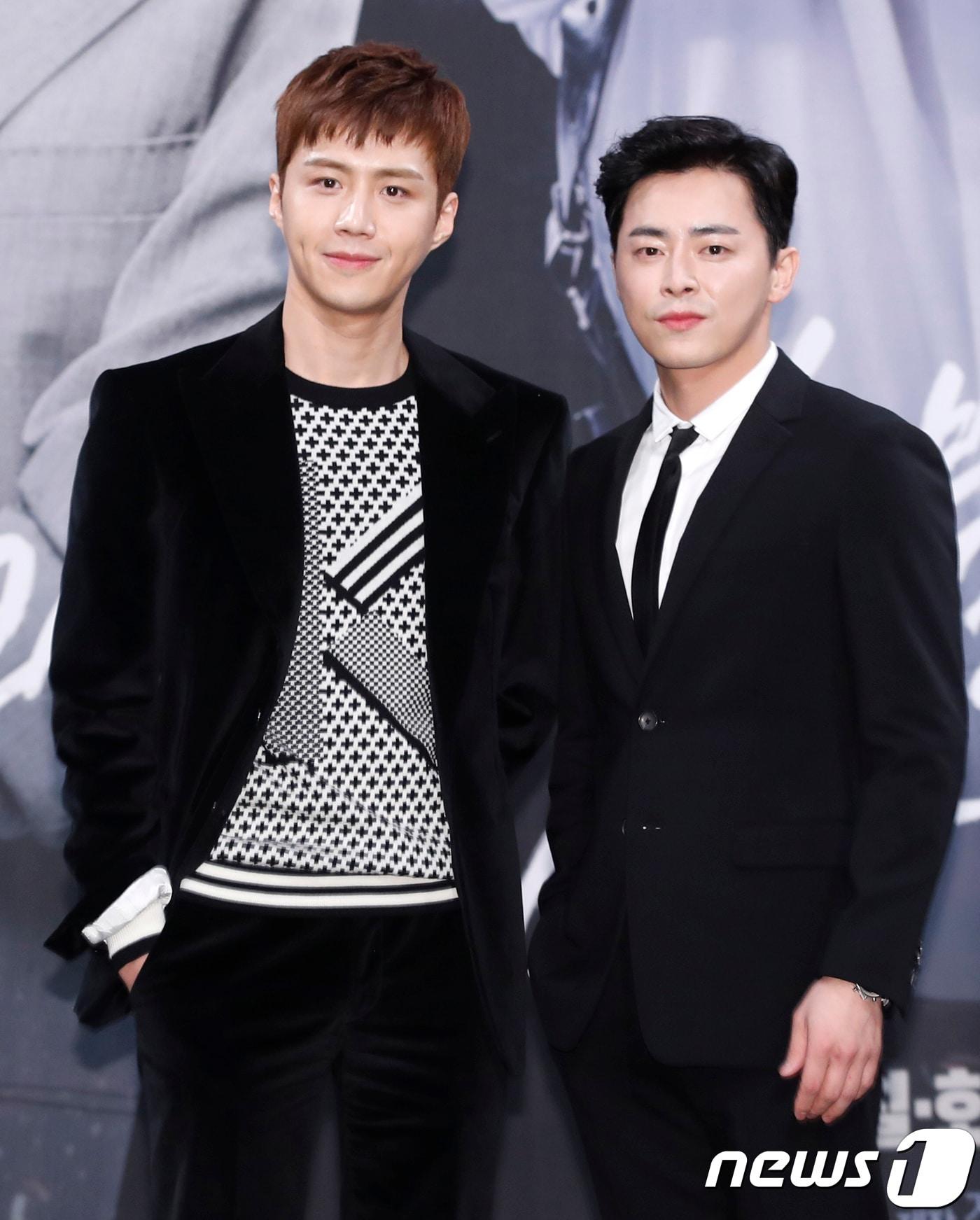 본문 이미지 - 배우 조정석, 김선호(오른쪽)가 23일 오후 서울 상암 MBC에서 열린 월화특별기획 ‘투깝스’ 제작발표회에 참석해 포즈를 취하고 았다. 2017.11.23./뉴스1 ⓒ News1 권현진 기자