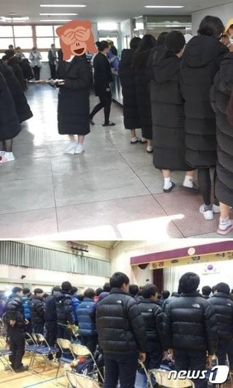 본문 이미지 - 어느 한 고등학교 급식실 풍경(위).수년 전 인터넷에 퍼진 교복화된 다운패딩 풍경(아래)ⓒ News1 출처:온라인커뮤니티