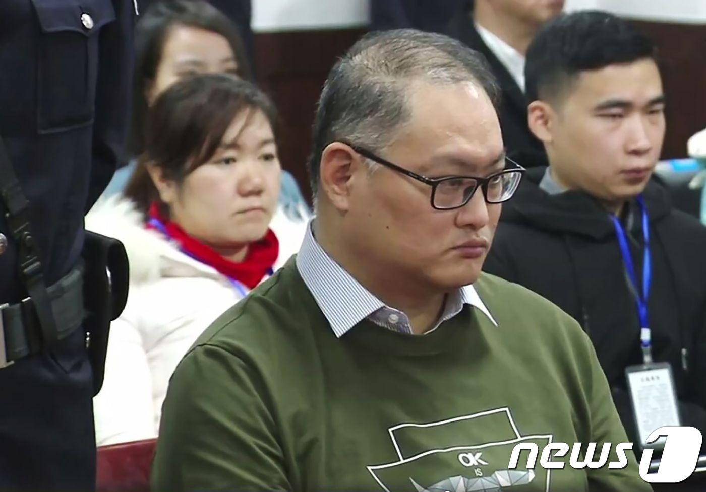 후난(湖南)성 웨양(岳陽)시 중급인민법원에서 28일 열린 선고공판에 참석한 대만 인권운동가 리밍저(李明哲· 42) ⓒ AFP=뉴스1