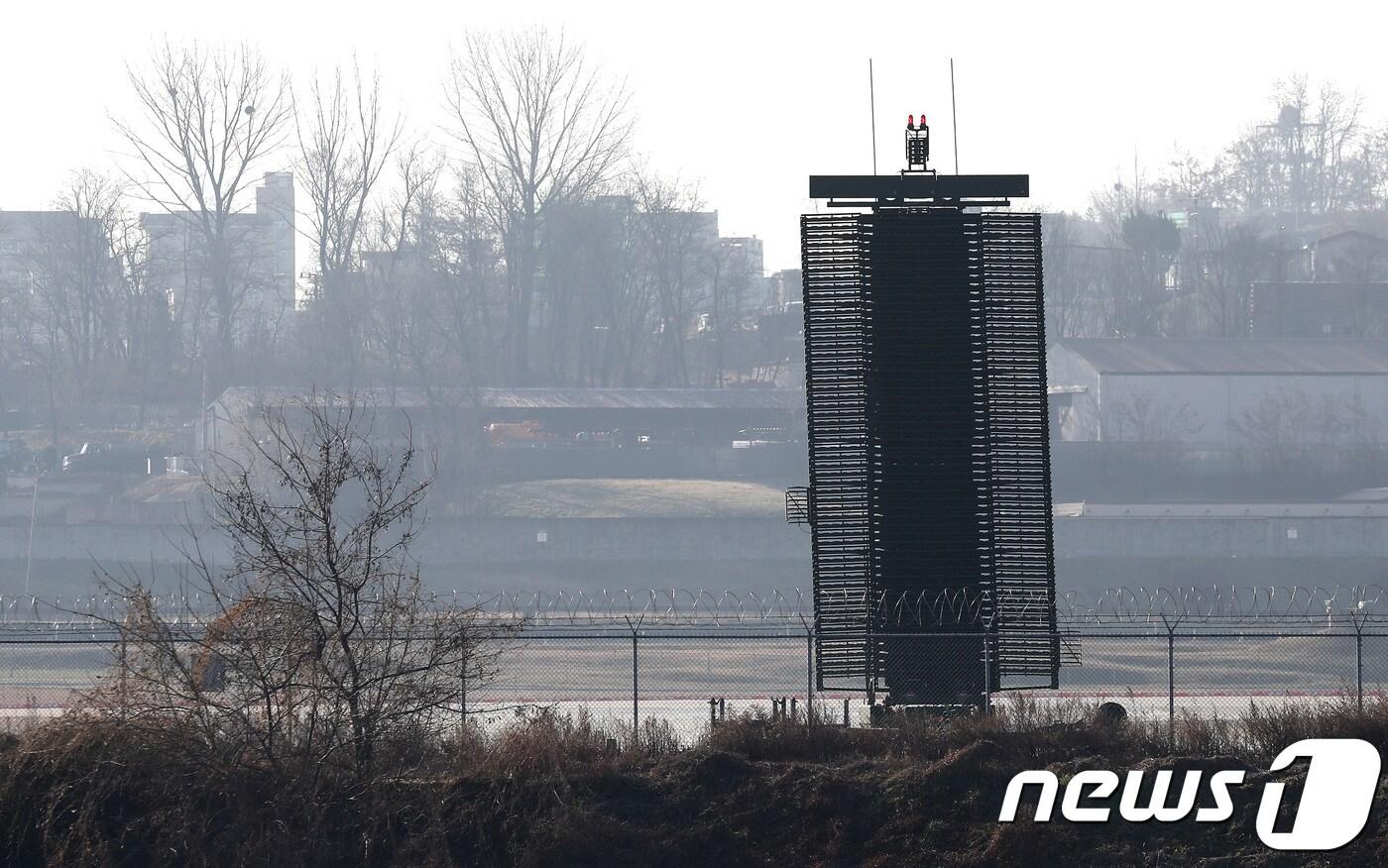 경기도 평택시 오산공군기지에 장거리 대공 감시 레이더(AN/TPS-59)가 배치돼 있다. (자료사진)2017.11.29/뉴스1 ⓒ News1 오장환 기자