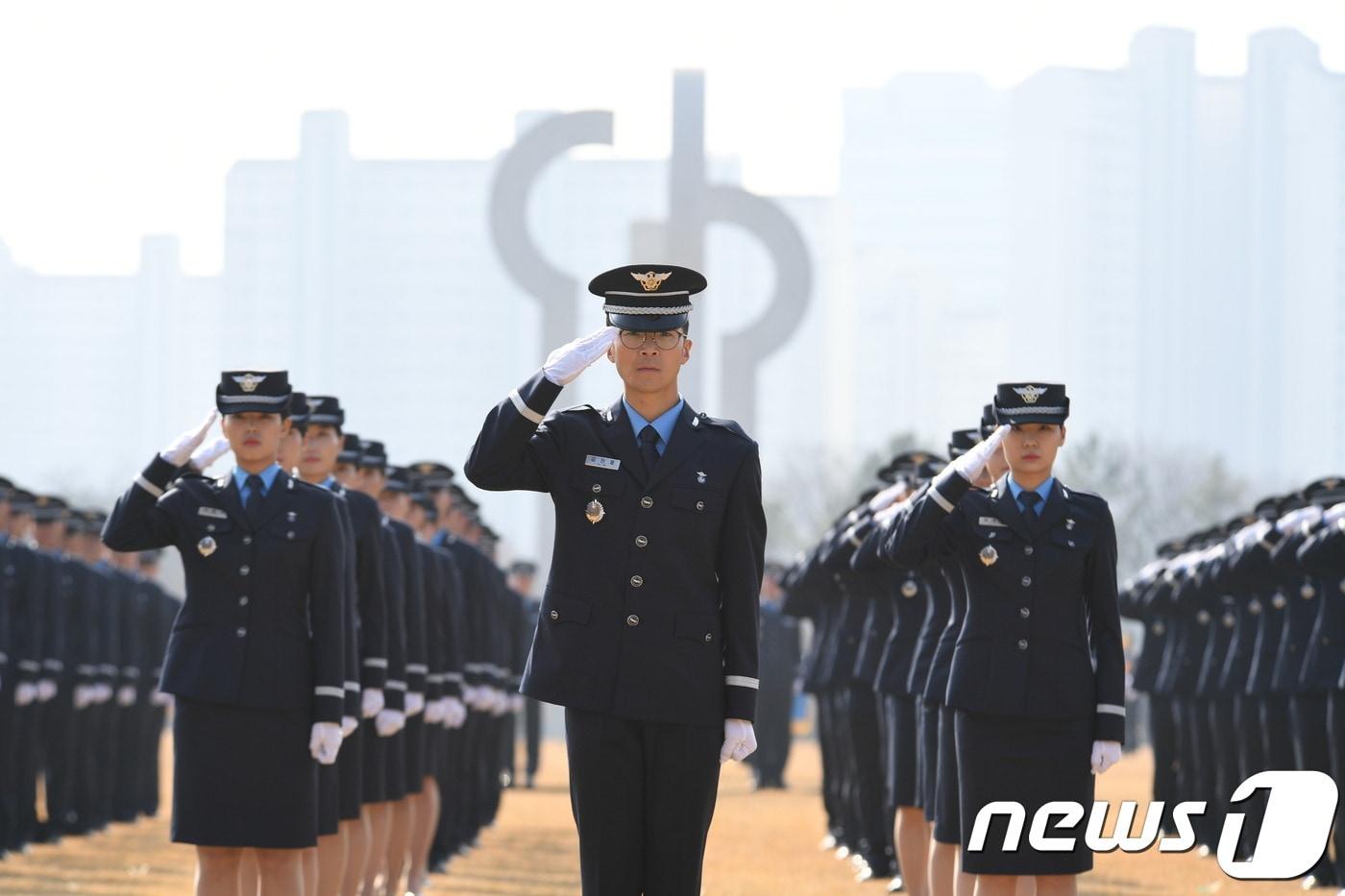  29일 교육사령부에서 공군참모총장 주관으로 제139기 공군 학사사관후보생 임관식이 거행됐다.(공교사제공) News1